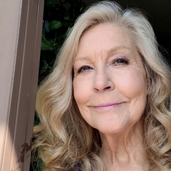 Meet your Posher, Chryssa - Picture 1 of 4